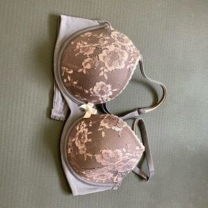 34C EUC VS lined demi charcoal gray with iridescent lace overlay on cups